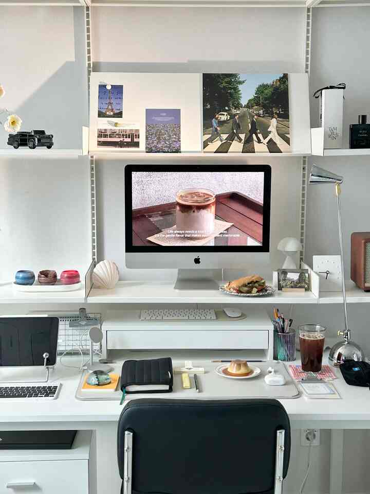 久しぶりに書籍がとても良いです✨

おやつをたくさん置いて、本を読んでみましょう🤭
キャラメルプリンが可愛すぎる🫶🏻🫶🏻

春が崇拝するので、心もときめく今ⵈ 
さっさと来てね🌸

#home #mood #書道 #書斎インテリア #レアロウ
＃20フラットインテリア＃家の装飾＃新婚旅行のインテリア 
#デスクテリア #デスクテリア族 #デスクセットアップ 