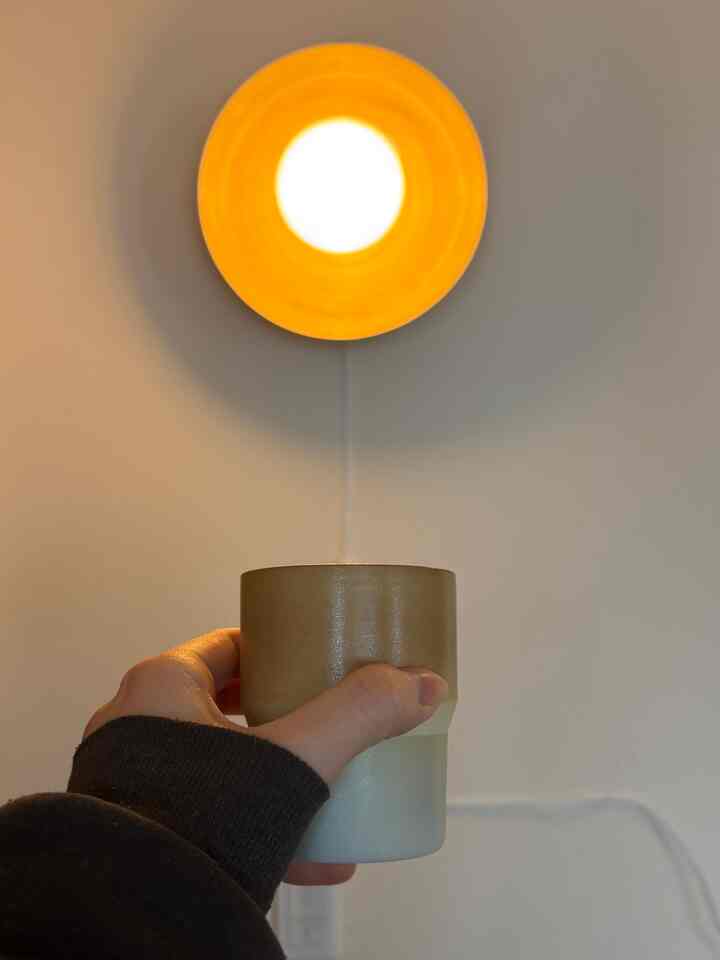 今回dozoギフトでいただいた有田焼✨
朝のラテを(のみかけ)
 #有田焼 #マグ #間接照明 #間接照明インテリア  #IKEA照明  #diy照明