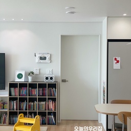 다음주면 드디어 새학기가 시작되지요!
올해는 저희 아이가 처음 기관을 다니게 되어서
3월 한달이 어떻게 지나갈지
상상이 안되네요🫠🫠
마음 단단히 먹고 첫 사회생활을 
격하게 응원해줘야겠어요 ㅎㅎㅎㅎ 
(전국의 모든 육아맘들)
2월 마지막주도 화이팅 ୧( “̮ )୨✧ 🧡
#콘수프기록 #오늘의우리집
#2월 #3월 #새학기 #어린이집 #만4세 #육아 
#육아맘 #육아일상 #아기키우는집 #아기키우는집거실
#아기방 #아이방 #아기방꾸미기 #아이방꾸미기 
#바이퍼니 #2단책장 #3단책장 #블랙 #블랙책장
#교구장 #책장 #아기책장 #아기교구장 #컬러인테리어 #달력 #오늘의가든 #맞팔