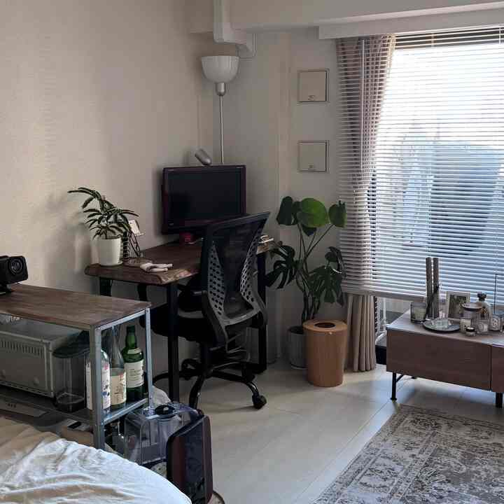 リモートワーク用のデスクは一枚板でDIYしたものを🪵🛠️
#リモートワーク #ワークスペース #作業用デスク #デスク周り #一枚板 #ウッド系 #一人暮らし