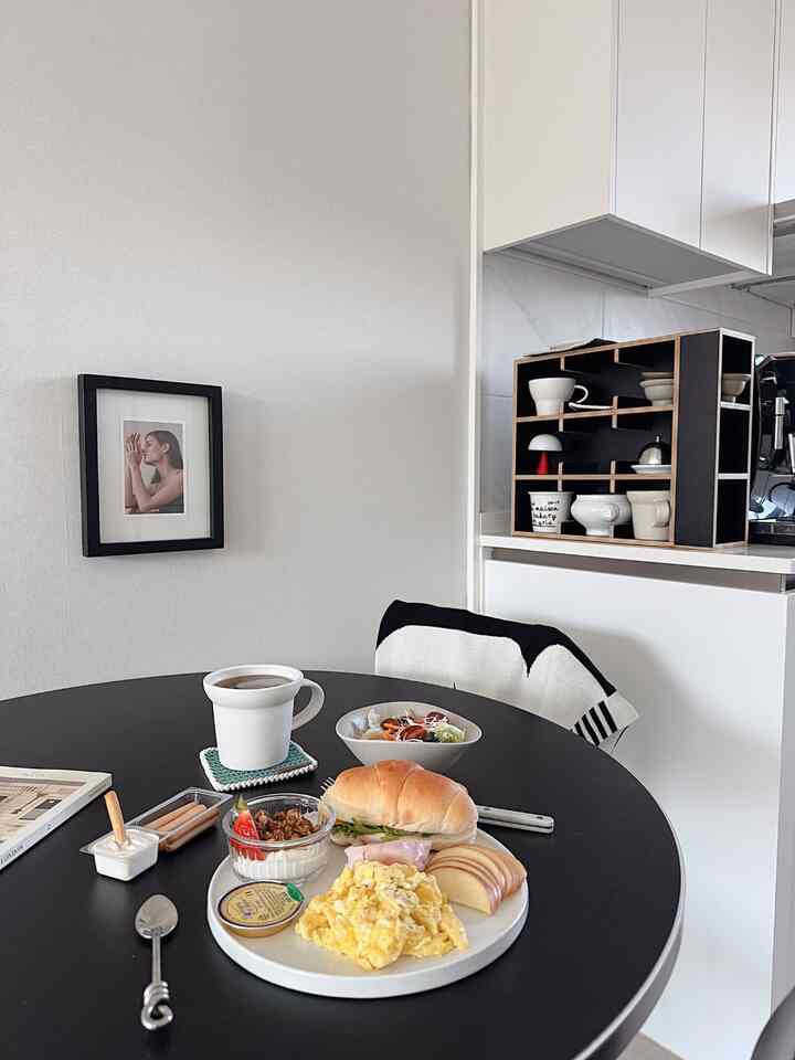 🥗一人で食べても心をこめて
＃オーホームストア＃コンスープ記録

好きな器に盛り、美味しく食べた今日のブランチです。
。
。
。
＃ホームブランチ＃ホームサラダ＃onmytable＃tablesetting＃ホームカフェ＃ブランチ＃ホームスターグラム＃ビンテージボウル＃ビンテージムード＃ビンテージテーブル＃テーブルセット＃インテリア小道具＃ホームカフェノール＃ホームカフェ小物＃ホームブランチ＃テーブルウェア＃セラミックボウル＃サラダ＃ホームサル 

