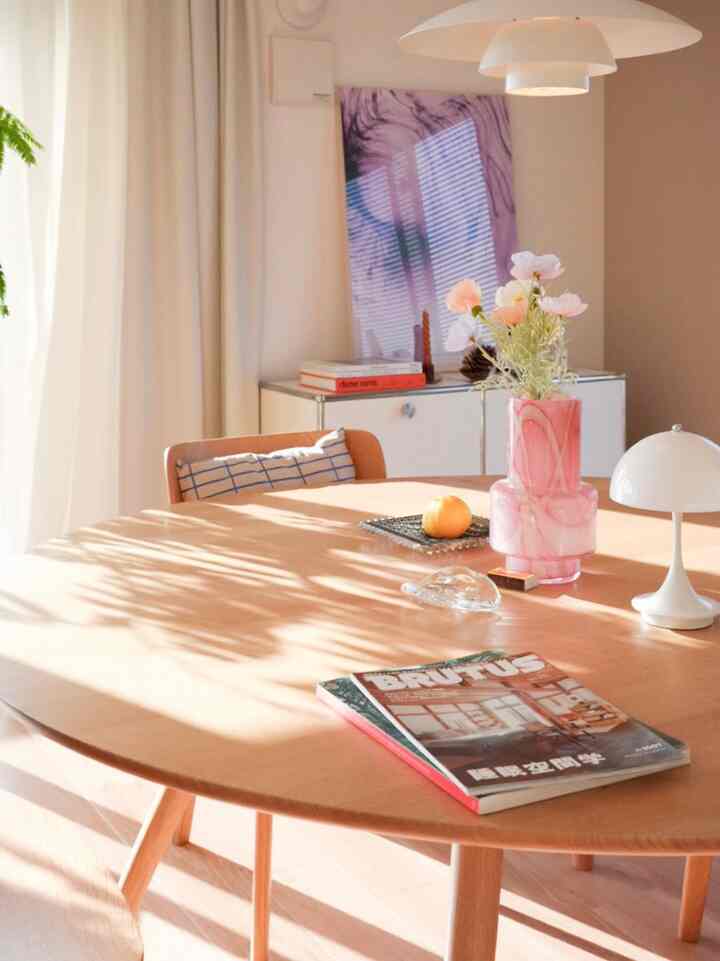The dining room is filled with pleasant light 💫 I'm looking forward to the days getting longer ☺️☀️

#dininginterior