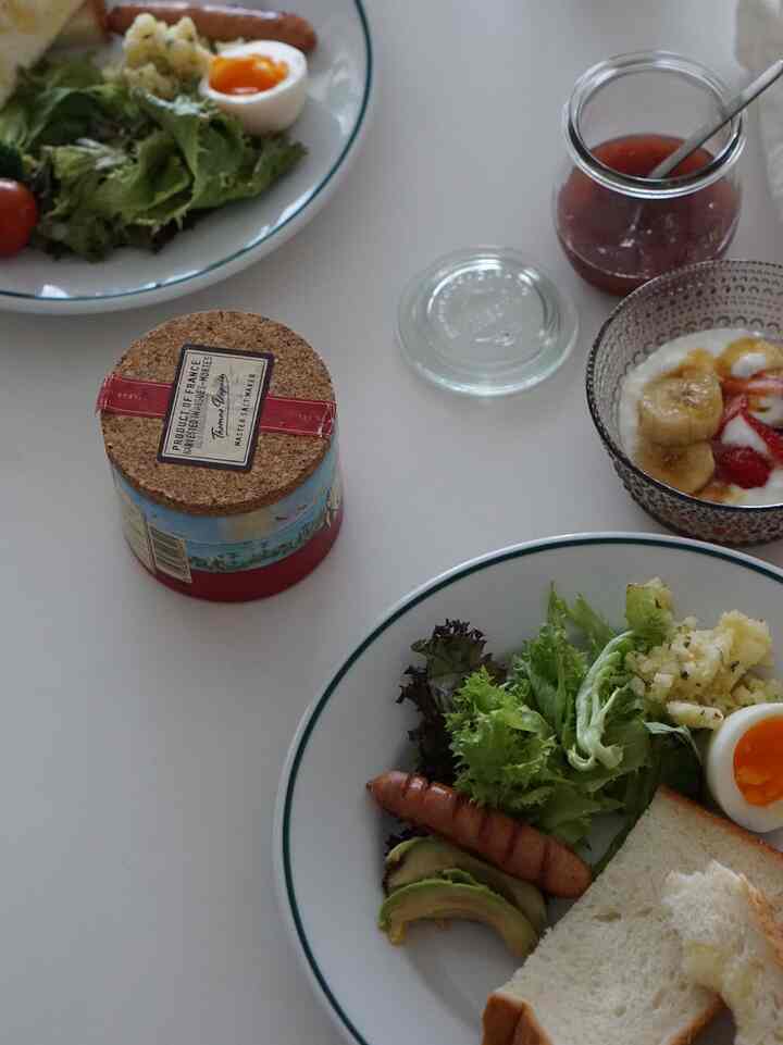 いつかの朝ごはん
あやしげな飲み物はタイティー🇹🇭


#朝ごはん
#ダイニングスペース 
#ダイニングテーブル
#ラウンドテーブル