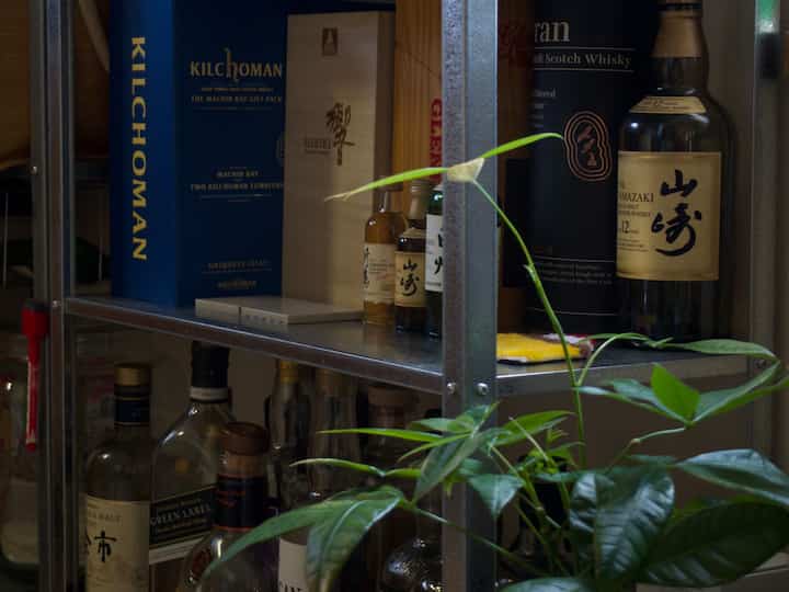 ウィスキーコーナー🥃

#ホームバー　#ダイニング　#カラフルなインテリア 