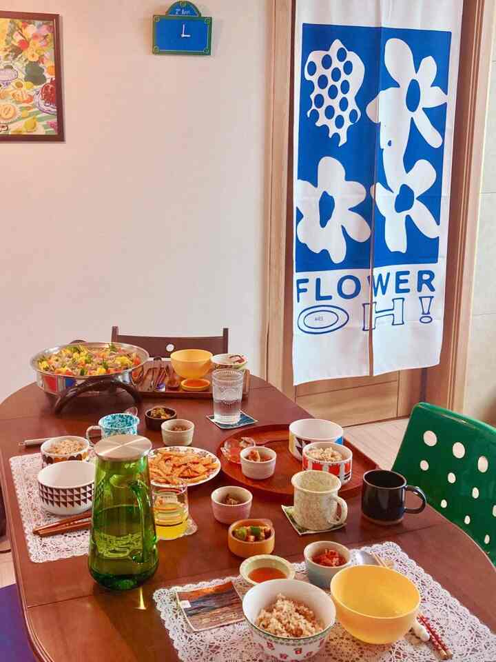 ＃私のお金のナサン＃コンスープ記録キッチンの花は何と言っても食器類のようです！✨🍽️

料理は上手い方ではありませんが、きれいな食器類に盛り付けて食べやすいようにプレーティングすれば、気分が本当に良くて気持ちよくなります:)

私のお金の山でより価値のあるダイニングテーブルの風景。jpg🤎

＃キッチン＃キッチンインテリア＃キッチン飾り
