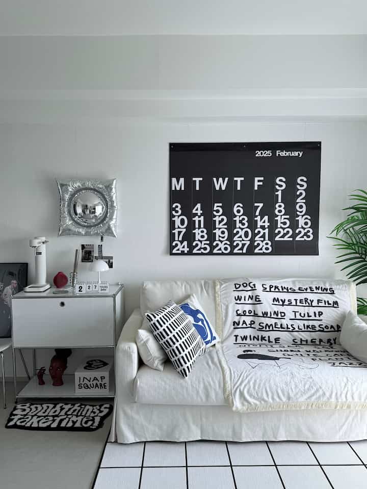 なんとなく寂しい雰囲気だったソファに
Ohouseで購入したtounouのブランケットを置いてみたら一気にソファがオシャレになってしまった🥺
肌触りもいいし買ってよかった。
#Ohouseshopping #tounou #ブランケット