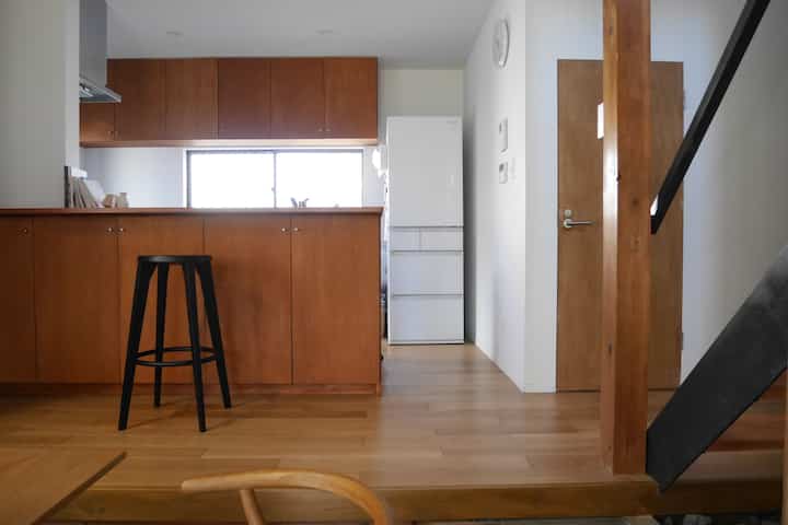 キッチンのカウンター前に
ARIAKEのスツールを購入✨

座り心地最高です🪵

#ARIAKE #ハイスツール　#平田椅子製作所　#リノベーション　#キッチン　#キッチンカウンター　