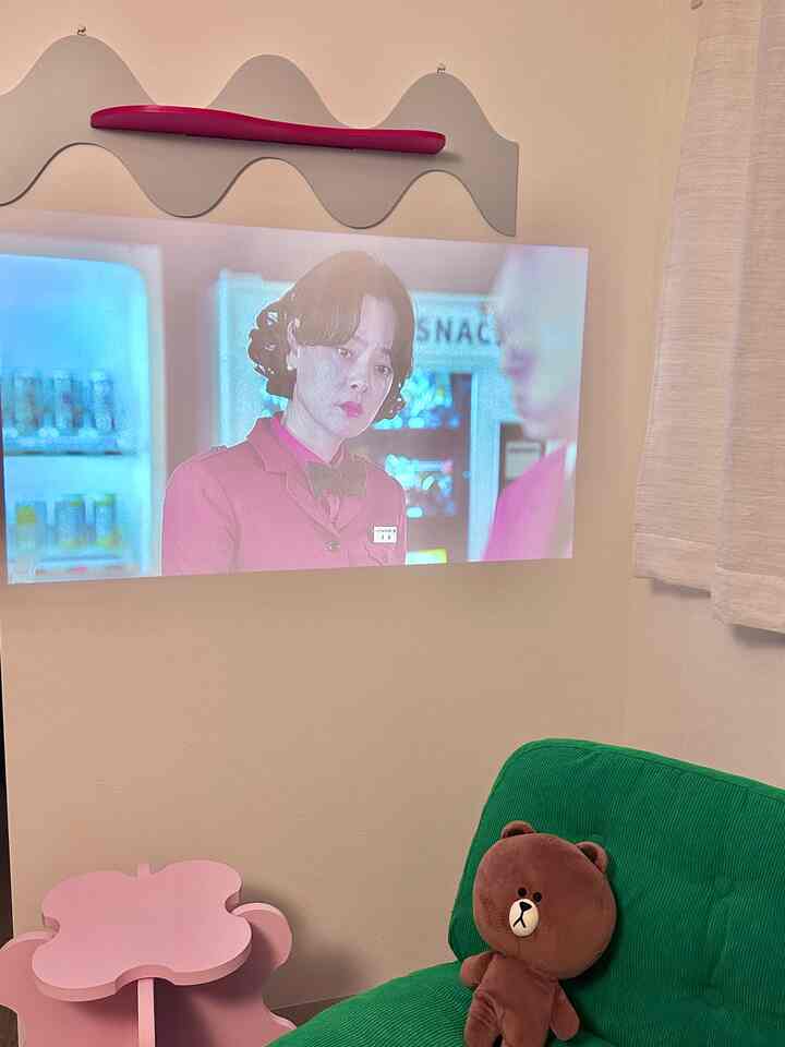 なみなみ
#なみなみ #カラフル #IKEA寝具 #リビング #うねうね