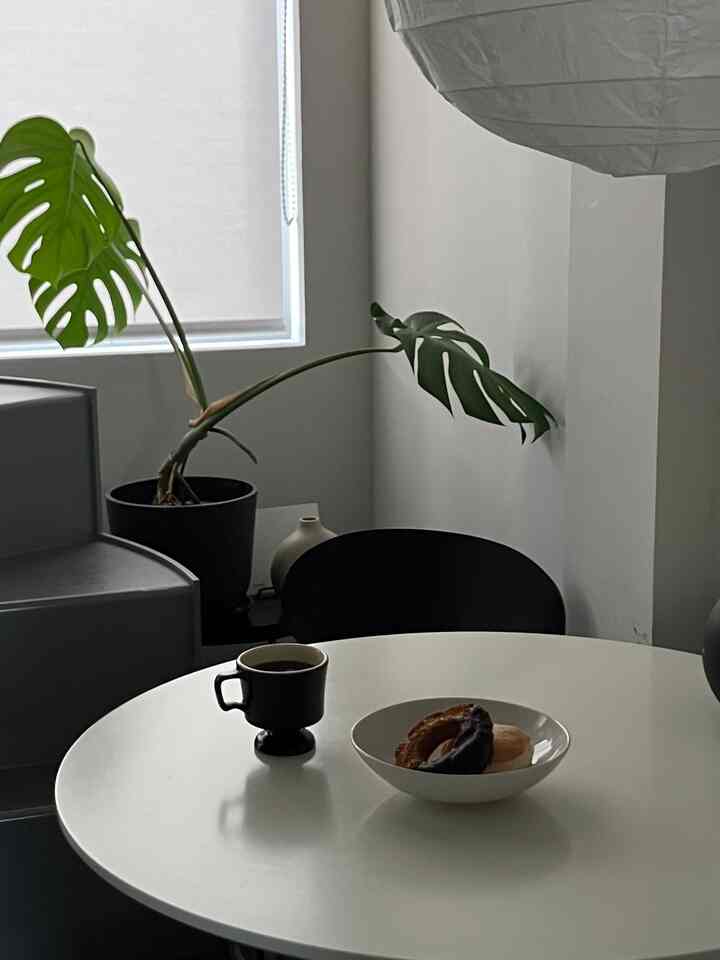 Saya sangat menyukai suasana yang diciptakan oleh meja bundar tanpa sudut. 🍩

#Meja bundar #カフェテーブル #楽天 #ikea