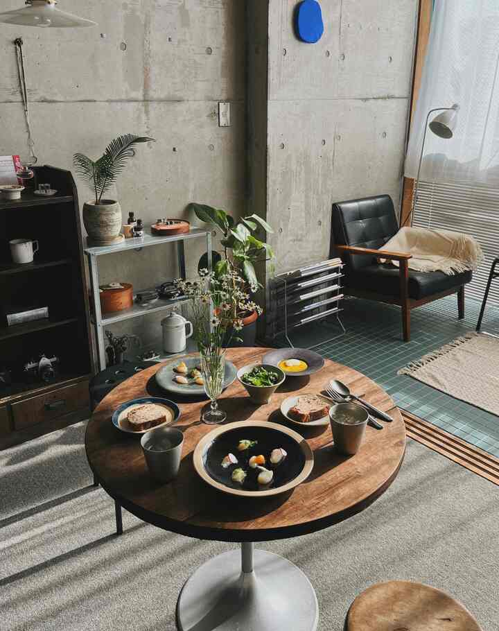 Suatu hari, ketika seorang kenalan datang berkunjung ke rumah kami, kami memasak beberapa hidangan🏡🍽️
Seneng deh dia bilang semuanya enak,,🤤♡

#Peralatan makan #器のある暮らし #食器 #食卓 #リビング #ダイニング #インテリア #インテリア小物 #部屋作り #部屋インテリア #IKEA照明 #IKEA棚 #ディスプレイ #古家具 #アンティーク #観葉植物 #間接照明 #間接照明インテリア