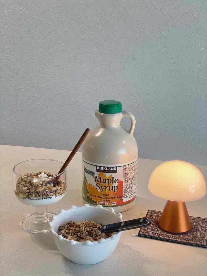 🌟Kirkland Organic Maple Syrup

1 liter large capacity is 18,990 won!

🔍 Origin is Canada,
🔍 100% organic maple sap.
🔍 It is said that it should be stored at room temperature before opening and refrigerated after opening.

I am diligently sprinkling it on yogurt, pancakes, French toast, and waffles. 🍯🍞🥞
The expiration date is a little over a year from the time of purchase,

but the three men in my house love maple syrup so much that it runs out very quickly.

As I started the challenge, I got to introduce all the Costco repurchased items😆

#Corn Soup Record #내돈내산 1 #메이플시럽 #코스트코 #코스트코추천템 #코스트코추천상품 #코스트코재구매템 #요거트볼 #사브르 #렉슨미나 #렉슨 #모닝브런치 #모닝메뉴 #요거트 #그릭요거트 #아침식사 #아침메뉴 #그래놀라