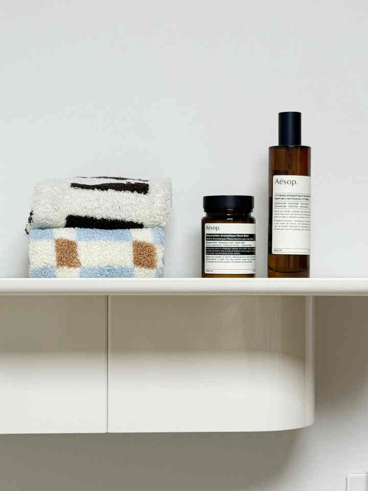 • Grann x Ritten - Hand Towel Gift Set

普段愛情を込めていた2つのブランドの出会い🤍
グランのドトムヒゴふわふわのタオルとリットンならではの特別なパターンの組み合わせ。
丁寧なパッケージと感覚的なデザイン、充実した構成まで
プレゼント用にあまりにも良い製品なので、もう少し購入予定！

＃グラン＃ダグラン＃グランタオル＃グラン
#リトン #ritten
#全国内自慢 #きれいなテム最高屋 #今日の私たちの家 #今日の記録チャレンジ #今日のシーンのカット #家で一番忙しい #移住の発見 #家の贈り物をお勧め #コンスープ #コンスープ記録 #コンスプチャレンジ #サリムサル #ラン選集タオル＃タオルおすすめ＃家の贈り物

