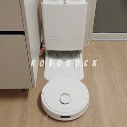 #변신로보락
우리집 로보락을 소개해요💛
ROBOROCK - Q REVO
청소기가 있음에도 
돌돌이와 청소포만 가지고 청소하던 지난 날🤣
사실 아일랜드 아래나 식탁아래는
직접 청소기 돌려도 두번돌릴때 한번 했나....?
( 먼지 없는척 못본척 회피😭🤣)
그.러.나
로보락이 집에오고나서는 마닥이 뽀득뽀득해졌어요💧
식탁 아래 의자다리나 식탁다리도 잘 피해가고
거의 모..
코너링이 예술인데요??🖤
매일 매일 뽀득한 바닥을 밟으니
기분이 너무 좋아요💜
#로보락 #로봇청소기추천 #올인원로봇청소기 
#로보락큐레보 #큐레보 #roborock 