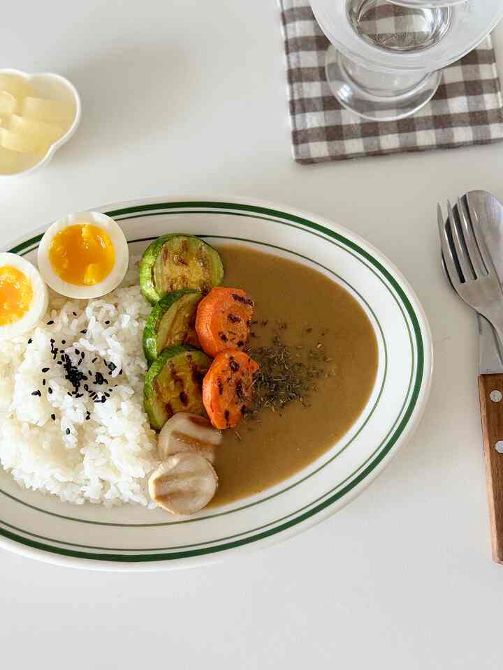 健康食カレー🥕

オーガニックカレー粉で作ったカレー！
今日は違う焼き野菜をトッピング 
上げて食べました。
ヨードもさらっと魅力ありましたよ！

野菜が好きなら  #카레 #점심메뉴 #야채구이 #그릇 #그릇추천 #맞팔