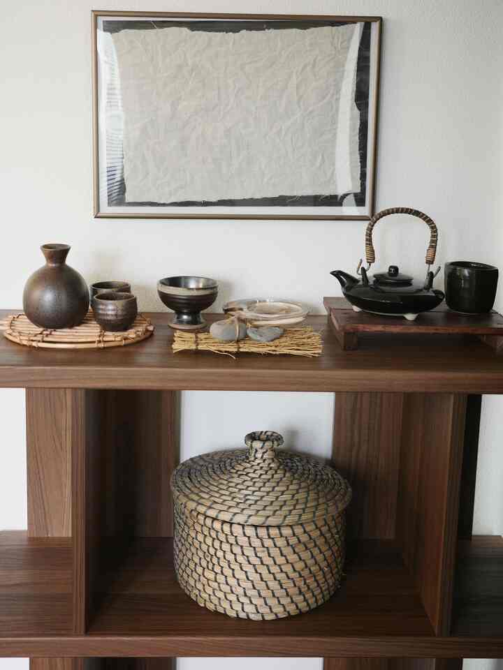 Saya masih memiliki koleksi peralatan minum teh di rak pajangan saya.
Sembunyikan konsol game Anda di keranjang penyimpanan 😶‍🌫️

#Peralatan minum teh #ディスプレイラック #和風モダン #和モダンインテリア