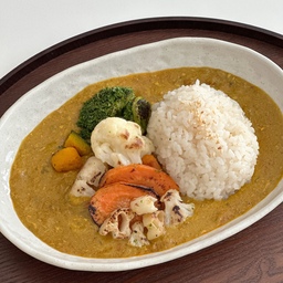 🍛🍛🍛 
고체카레 똑 떨어졌는데, 
마침 하나 남은 티아시아 즉석카레가 있지 뭐예요
구운 야채랑 따로 먹으니 더 맛있어요.
밥은 필수. 🙂🍚
#오홈스토랑 #콘수프기록 #집에서제일바빠 #집밥 #집밥요리 #요린이 #요리레시피 #카레요리 #카레그릇 #홈쿡 #홈쿡레시피 #집밥기록 #집밥메뉴 #레시피 #우드트레이 