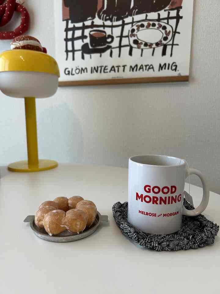 朝ごはんはポンデリング🍩

#イイホシユミコ　
#IKEA 
#MELROSEandMORGAN
#丸テーブル