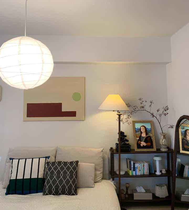 リビングのペンダントライトはIKEAのもの。
ちょうどいい大きさでお部屋のバランスを
取ってくれるアイテムです🪴
新居では同じIKEAの大きさ違いのものを
リビングに使おうと思っています💡

#IKEA #IKEA照明 #REGOLIT #間接照明 #ペンダントライト #フロアライト #2人暮らし #賃貸マンション #ナチュラルヴィンテージ #ナチュラルインテリア #北欧インテリア 