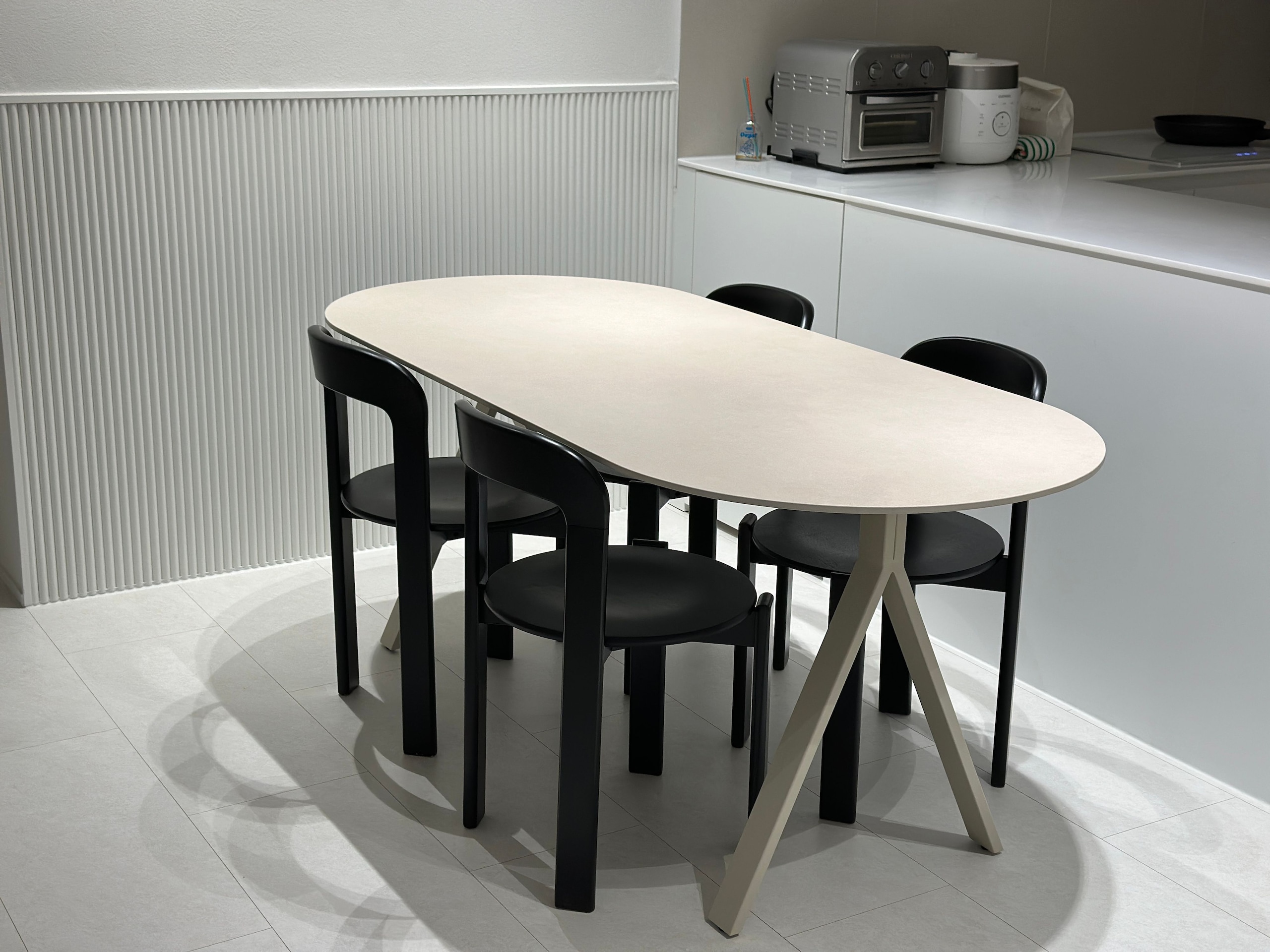 Double-Sided Ceramic Oval Dining Table user photo