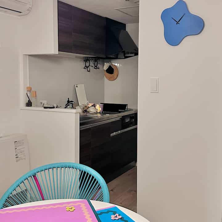 もっとカラフルなもの置いていきたいな🌈
#カラフル #うねうね #pop #francfranc #海外インテリア #時計 #リビング