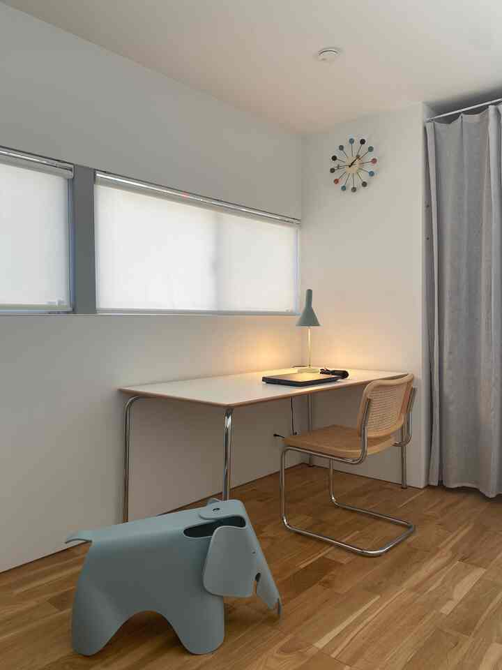 たまにはテレワークも悪くない💻
ダイニング用のテーブルを今は作業台として使用しています！

#telework
#vitra
#knoll