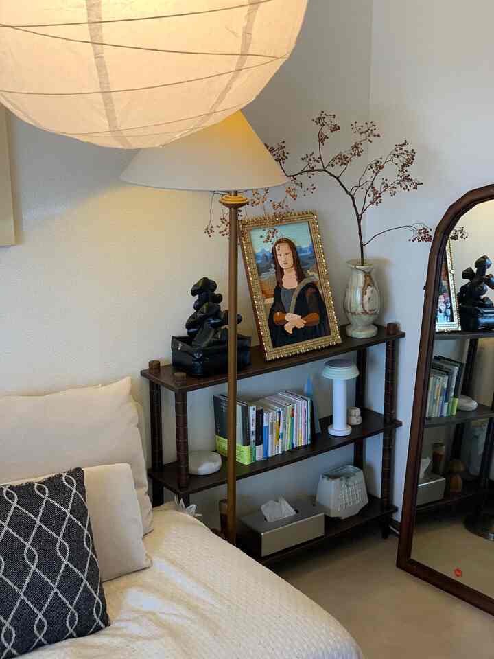 IKEAのリゴリート。優しい光を広げてくれて落ち着ける空間にしてくれます🌿

#IKEA #間接照明 #ペンダントライト #シェード #リゴリート #リビング照明 #2人暮らし #賃貸マンション #ルームツアー