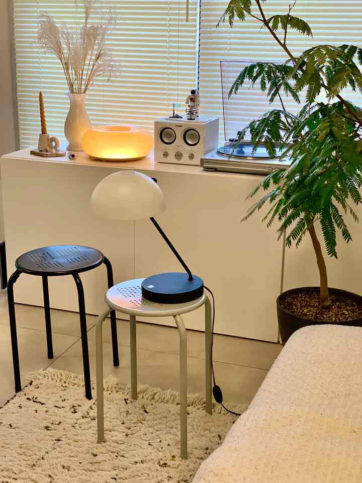 Ohouseshoppingで購入したスツール🪴
デスクライトなど小さめの照明を置いて
サイドテーブルのように使うこともできる✨️

#Ohouseshopping #スツール #DUCO #サイドテーブル #ナチュラルインテリア #韓国インテリア #ポップなインテリア #間接照明 #リビング照明 
