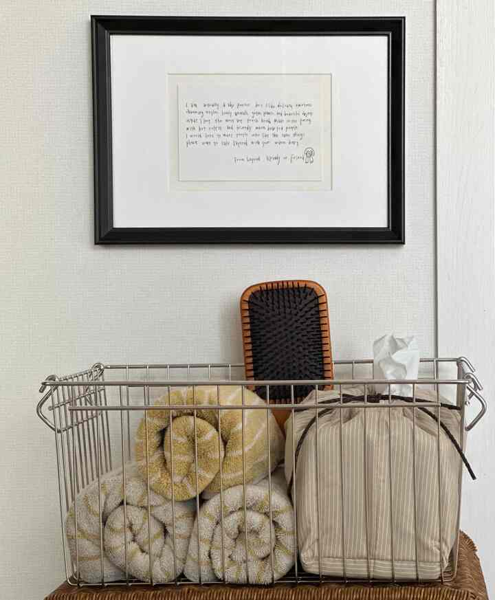 #봄이왔나봄 #거실꾸미기 #소품인테리어 #욕실 #거실

In front of the bathroom door,

I wanted to decorate it with a warm and cozy feeling like spring,

so I added a point with an iron basket, yellow towels, and an ivory tissue case,
and it became a more cozy space🛋️🖤

When I decorate the front of the bathroom like this,
I'm so happy to go into the bathroom✨

#25 pyeong apartment #욕실인테리어 #벽꾸미기 #벽테리어

#Spring interior #봄맞이집꾸미기 #소품 #프렌치인테리어

#French style #프렌치무드 #아파트 #아파트인테리어

#Living room #거실인테리어 #거실스타일링 #러그 #러그추천
#Organization #수납 #디어리얼 #타올 #수건 #수건추천 #집들이선물 #집꾸미기