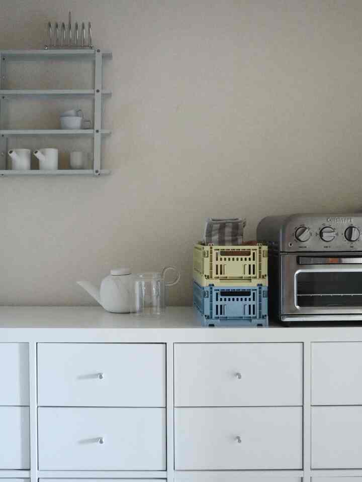 
トースター横のHAYのコンテナボックスを買い足しました♪
同じ色ではつまらないのでブルーを追加🫐
モノトーンインテリア中でもこのスペースはホワイト多めなので差し色になっていい感じになったかな？

ここはあまり物を置かないように努力はしてる…つもり。。

インテリアは余白が大事ですよね！





#ダイニングインテリア #ダイニング #ダイニングスペース #ダイニングルーム #インテリア #モノトーンインテリア #シンプルインテリア #シンプルなインテリア #韓国インテリア #無機質インテリア #インテリア #インテリア家電 #インテリア家具 #インテリア配色 #インテリア小物 #Koreaninterior #IKEA #IKEA家具 #IKEA棚 #IKEA引き出し #IKEA収納 #HAY #海外インテリア　