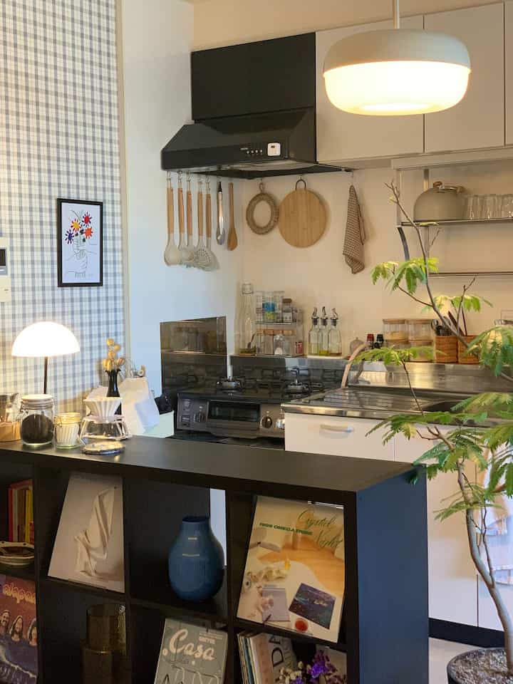 お気に入りキッチン🌿
Ohouseでたくさんの方に見てもらい
より好きなスペースになりました☺️

新居ではカウンターキッチンになるので
今とは違う雰囲気を楽しめそう◎

#賃貸キッチン #壁付けキッチン #キッチン収納 #キッチンインテリア #キッチンカウンター #賃貸マンション #2人暮らし #IKEA #13畳