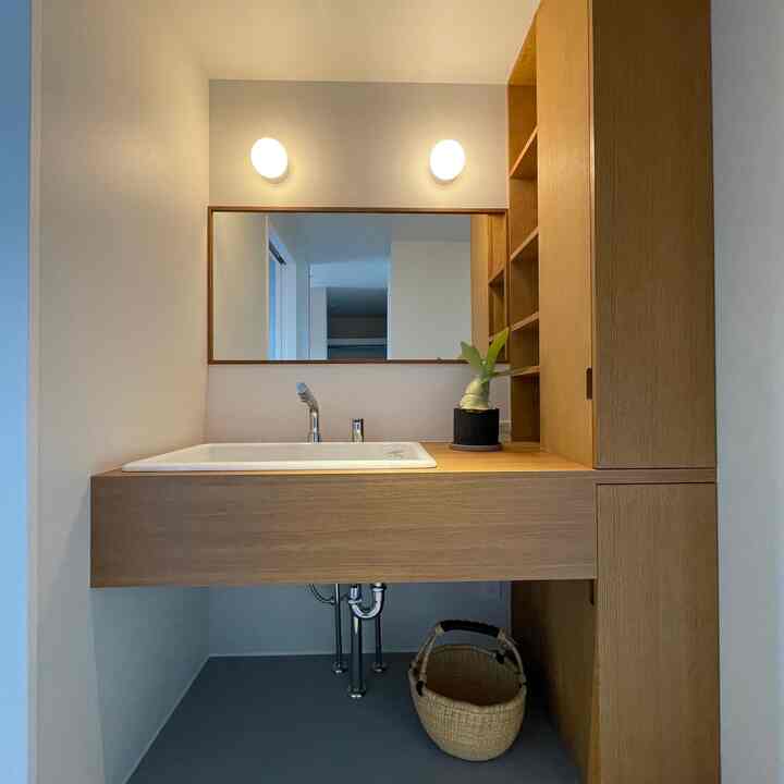 Kamar mandi yang luas
#toto
#Wastafel rumah sakit
#kotak peralatan