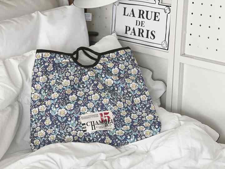 #週末に
＃ハンドメイド＃トートバッグを作る＃趣味は縫製＃感性縫製＃diy＃sewing＃ベッドルームスタイリング＃女の子工作所＃スイーツホーム＃ 

週末には寝具のほこり脱脱 
きれいなドアサインもスワイプ - ポスターもスワイプアップ
寝室を整理する 
副作詞副作照明の下で輝く花を感じる
生地でトートバッグを作りました〜
トートバッグには「春の夜」という名前も付けてくれました〜
ゆったりとした週末の風邪のある寝室のワンオン 
スワイプしてみてください〜