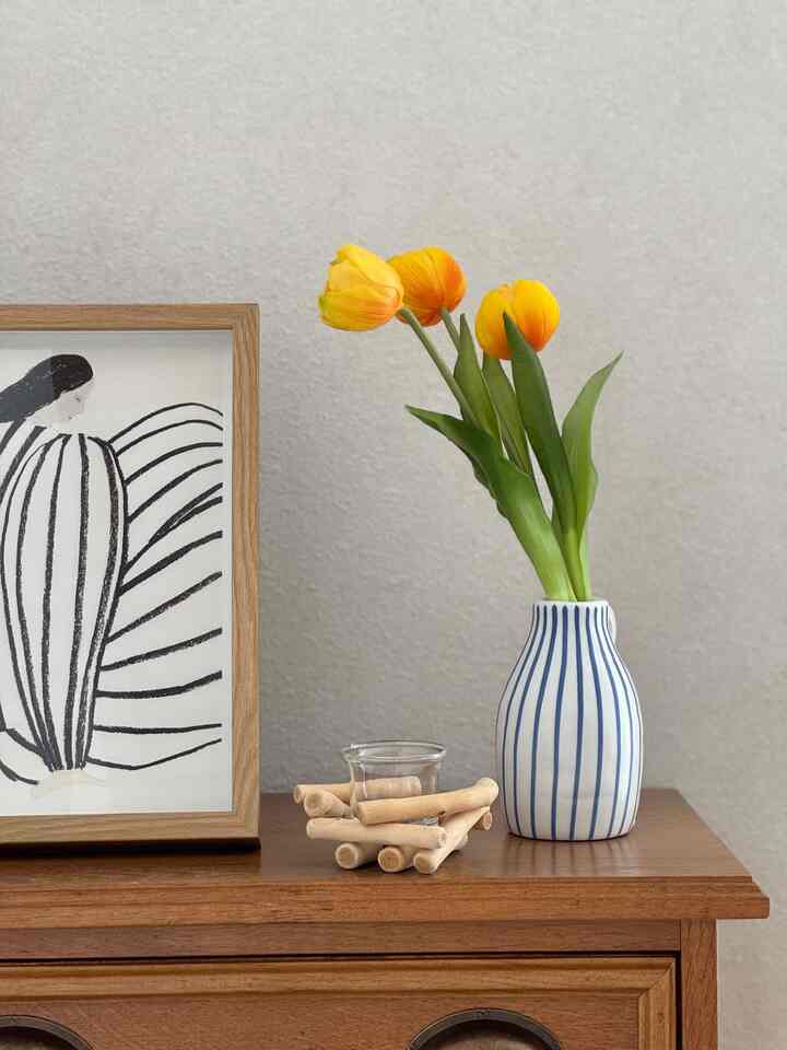 このチューリップ、造花なんです🌷

本物のチューリップを買いたかったけど、枯れちゃうのがもったいなくて造花を買ってみました笑

個人的に中々リアルでお気に入りです👍✨

#造花 #チューリップ #チューリップの造花 
#キャンドルホルダー #キャンドル