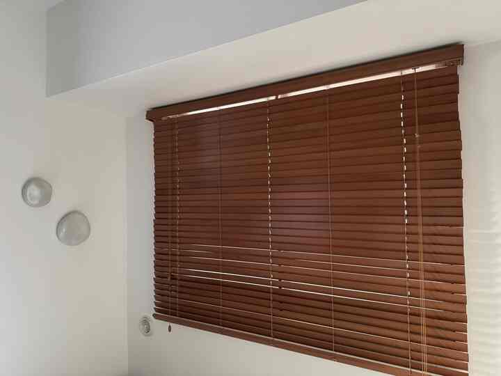 I bought polycarbonate and rails at a hardware store and made double-glazed windows myself.

With this, I only need floor heating this winter.
I was able to get by without air conditioning.

#doubleglazedwindows
#doubleglazedwindowsDIY