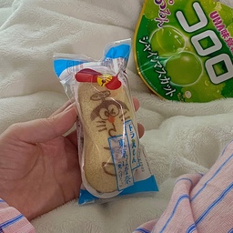 #주말에뭐하집
주말엔 침대 곁에 머물러요🛏️
나가기엔 오늘 날도 흐리기도 하구요.
침대에서 빵먹기
침대에서 젤리 먹기
침대에서 컵라면 먹기
폭싹 속았수다 보다가
울면서 먹어요😭
왜이렇게 슬프냐구요..!
#침실 #침대 #컵라면 #ufo #코로로 #젤리 #폭싹속았수다 #뒹굴뒹굴 #집순이 #집순이일상 #집순이취미 #집순이침대 
