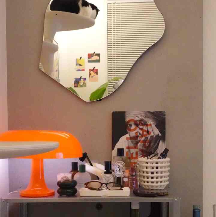 Lampu meja oranye.
Ini warna aksen yang bagus ☺️🧡

#Lampu meja #一人暮らしインテリア
#IKEA #イケア #プエバコ