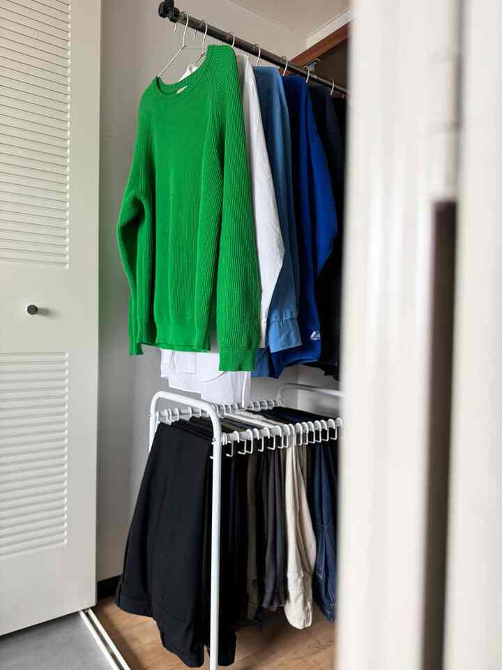 ビフォーアフターを出せないくらいカオスだったクローゼットの中。
5年越しくらいでようやく手をつけることに。
平安伸銅工業さんのパンツハンガーラック、最高でしかない…

#ハンガーラック 
#平安伸銅工業
#洋服部屋・衣類部屋 
#クローゼット
#収納
#洋服収納
