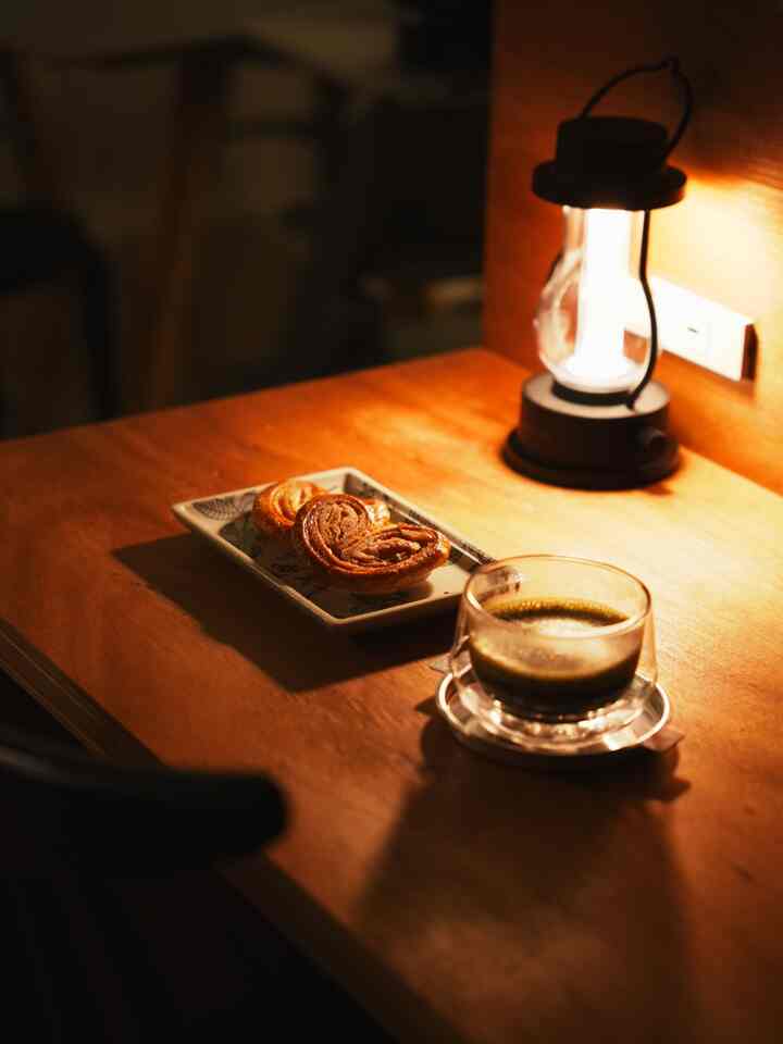 いただきもののお菓子でカフェタイム🍪

久々に抹茶を入れました🍵

#カフェ #カフェ雰囲気 #ラワン #ラワンカウンター
#抹茶 #アルテック #KINTO #リビング #食器 