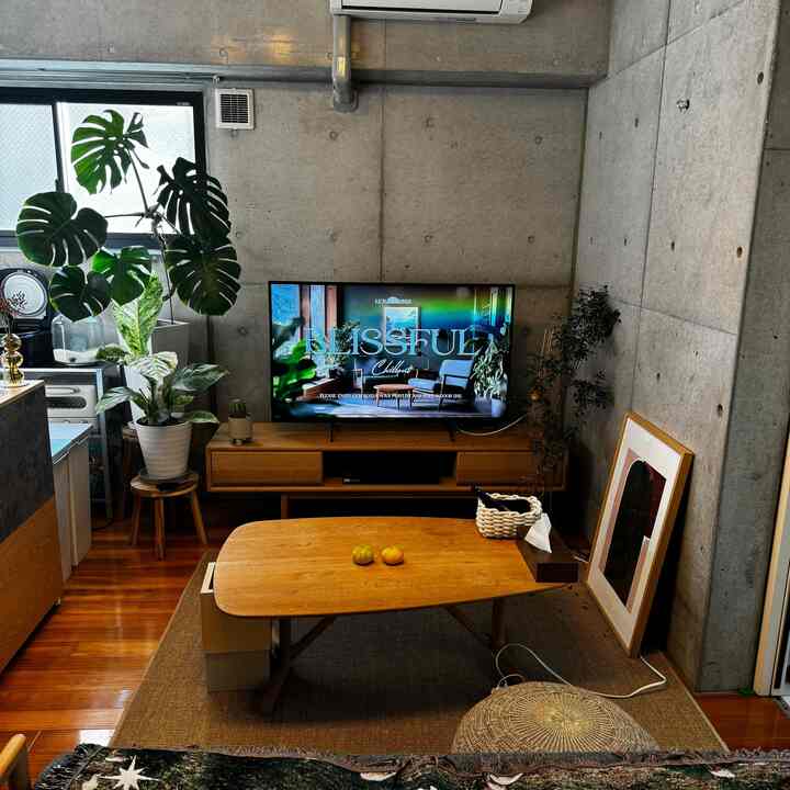 Saya cenderung mengunggah gambar ruang berjemur, jadi berikut sisi ruang tamunya juga.

#TV #テレビボード #リビング #リビング植物 #観葉植物 #インテリア