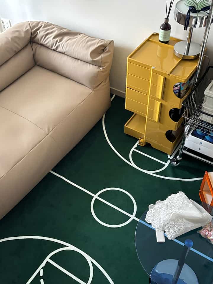 #제품제공 #오늘의우리집
-
These days, in a comfortable life relying on bean bags,
I'm looking for the best place for a bean bag sofa,
but since it fits every rug,
I didn't know where to put it, so I just put it here and there 360 degrees! 🛋️
.
It's easy to move even for a woman alone compared to its size,
so I move the sofa according to the situation,
Today, to a place to watch a movie, today, to a place to eat a late-night snack,
It's a guy who goes well with every space😎🥨
.
No matter where I put it, it's spacious enough to make a noise,
Is my house a place for a noise game now?
Is this bean bag sofa a place for a noise game? It's confusing, actually😵‍💫
. Anyway, I don't know about that
First of all, I'm going to melt like Injeolmi and become one with the sofa...
The sofa is fine thanks to the EPP filling used in the helmet,
but it just melts... slurp🫠🫠🫠
.
What do you want to use the beanbag when you have it?
If you give me an idea, I'd like to use it accordingly🤠
..
🏷️ Market B @marketb.kr
🛒 Ambo 3-person beanbag sofa LS068
.
#Market B #marketb #마켓비협찬 #마켓비이벤트 #오늘의집 #좁은집거실