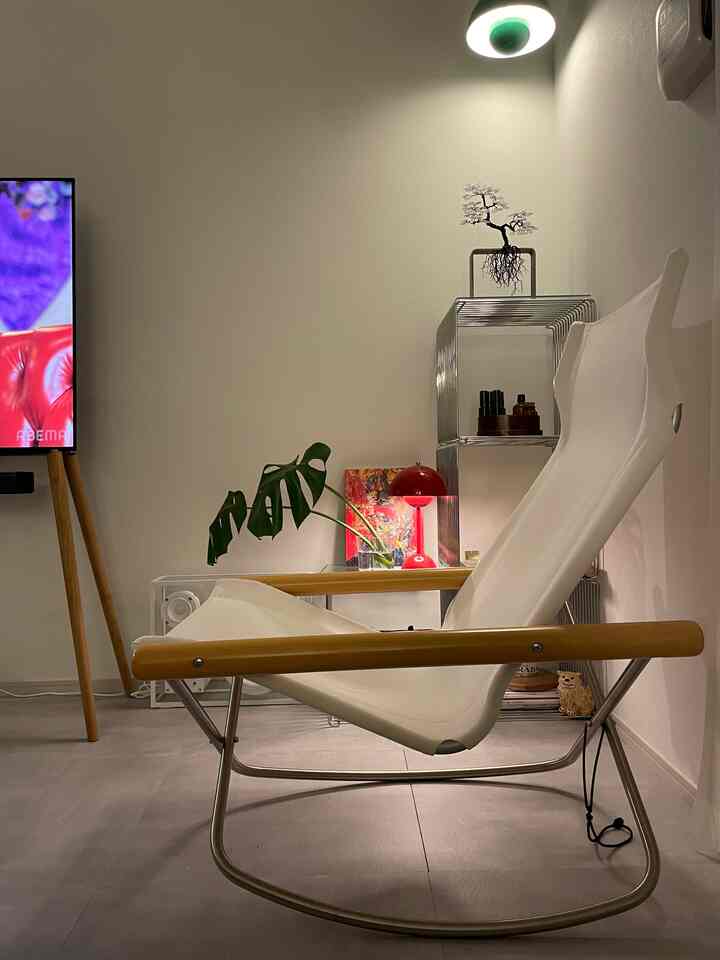 ベランダ用で使ってた椅子を雨なので一時避難☔

#Nychair #リビング #マンション #1人暮らし