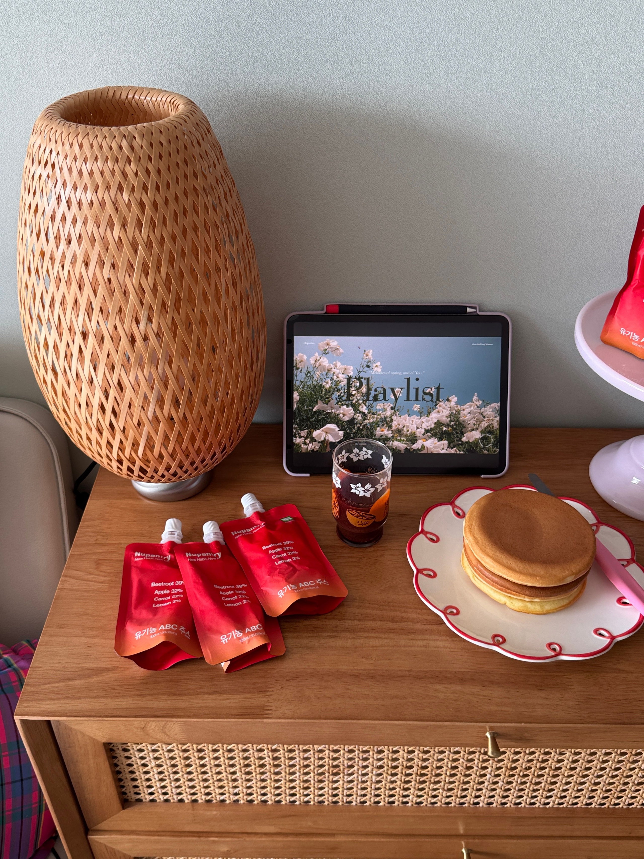 Hand-Drawn Retro Flower Plate user photo