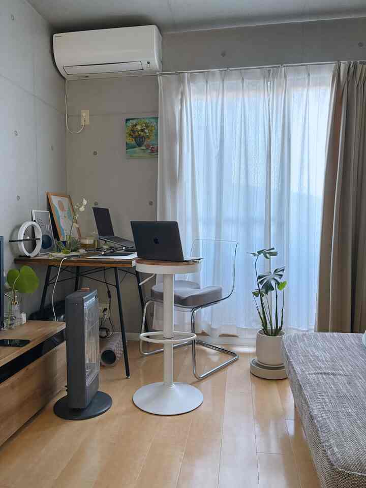 2台のパソコンを使ってお仕事。

#ナチュラルインテリア #ヴィンテージ #一人暮らし部屋 #ウッド系 #観葉植物 #モンステラ #カウンターチェア #昇降式テーブル #クリアチェア #ワークスペース #ワークスペースインテリア 