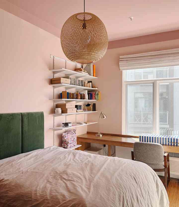 I love when the sun is shining into my apartment

#sunny #postmodern #colordrenched #bedroom #hometour #apartment