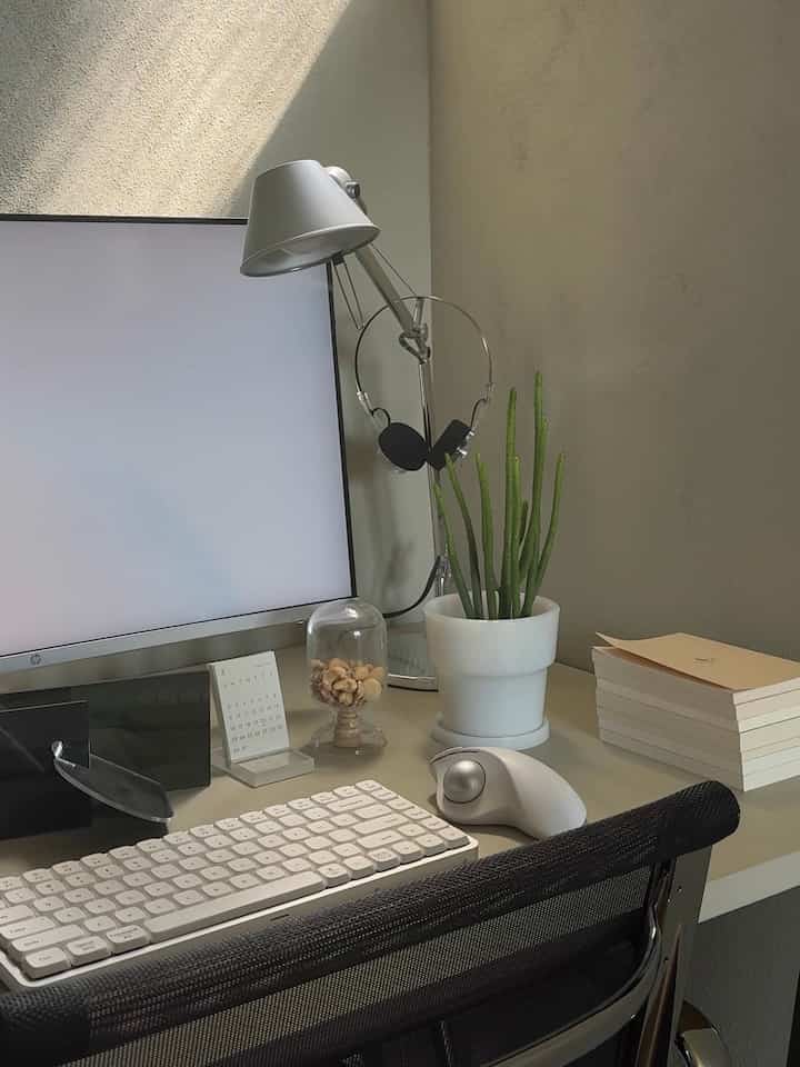 落ち着くPCスペース

#pcスペース #ワークスペース #観葉植物 #テーブルライト 