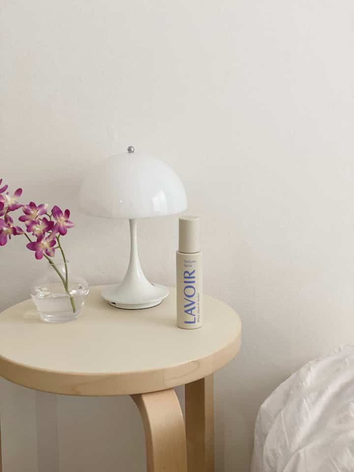 寝室を近々アップデート予定。
とりあえずベッドサイドにはポータブルライトとミストスプレーを。

#寝室 #ベッドサイドチェスト #ベッドサイドテーブル #スツール 