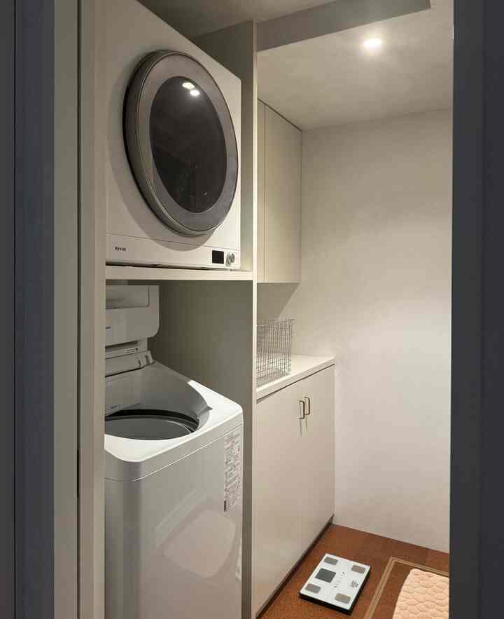 洗濯機を買い替えました　前のは7年使いました👏
今回は10キロの縦型。乾燥は乾太くんを使っているのでシンプル機能の洗濯機にしました。　外干しがないので非常に快適です。　#乾燥機 #洗濯機 #脱衣所