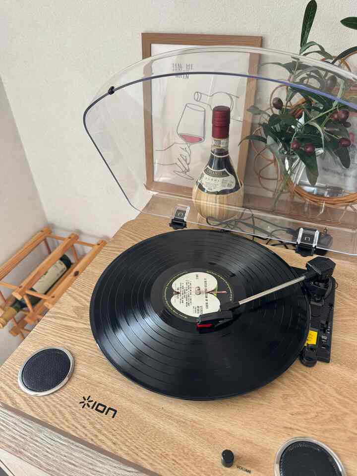 レコーダーの場所を変えてみました🍷

お気に入りのレコードはビートルズ。

初心者には使いやすいレコーダー💿

#レコーダー #レコード #レコーダーのある生活
#ダイニングインテリア #ダイニング