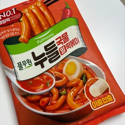 #오홈스토랑 #콘수프기록
오늘은 분식 요리사
* 떡볶이와 주먹밥 *
저녁에 간단히 분식이 땡겨서 #풀무원 누들 밀떡볶이 만들어 먹었어요 :)
마치 면 같은 떡이랑 갑자기 땡기더라구요
참치마요 주먹밥 만들어서 같이 먹었는데 
찰떡 궁합입니당 😀
치즈모양 플레이트에 주먹밥 담으니까 세상 이뻐서 좋네용 ㅎㅎ
#맞팔 #떡볶이 #플레이트 #접시 #플레이팅 #오늘뭐먹지 #메뉴추천 #분식데이 #주먹밥
