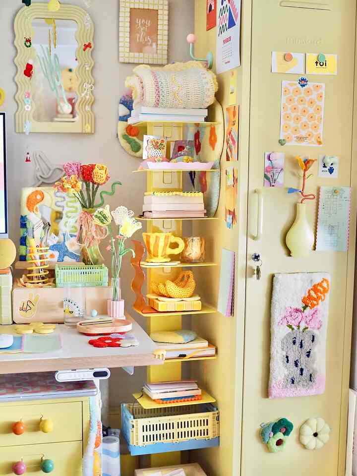 up to youさんのビーズの
コースターが仲間入り🫶

最近は気分が落ち込み気味🥺
そろそろいい事起きないかな〜

#カラフルインテリア #カラフルポップ #イエローインテリア #ホームオフィス